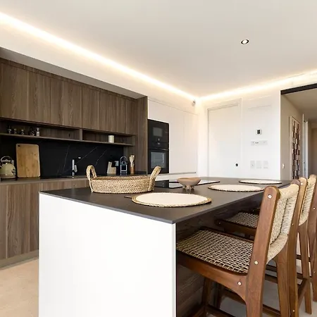 Four Bedroom, Sea View At Hills *